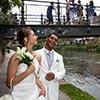 Portrait de couple de mariés dans les rues de Strasbourg